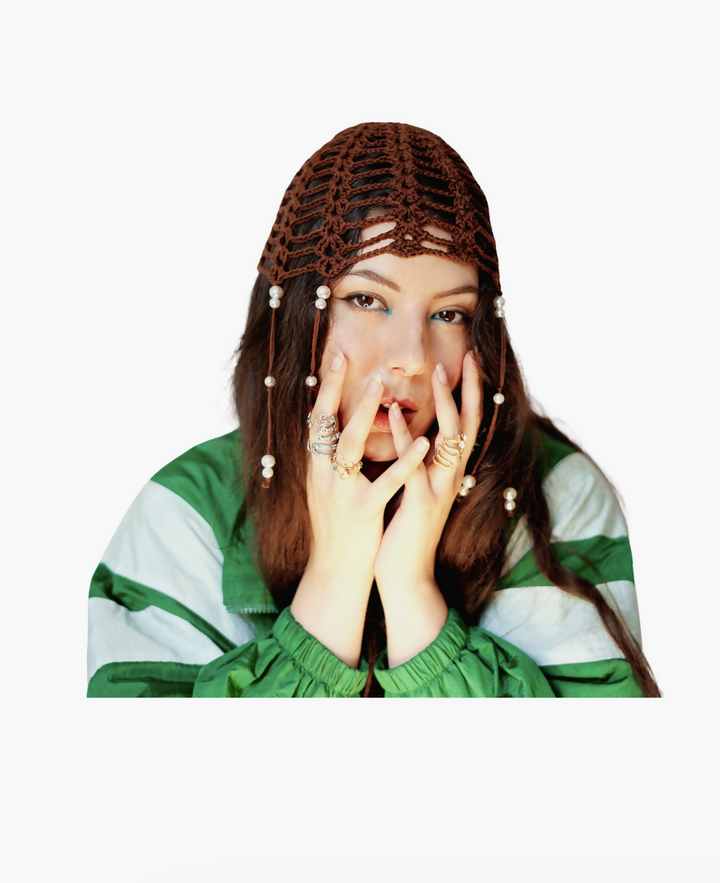 brown hat