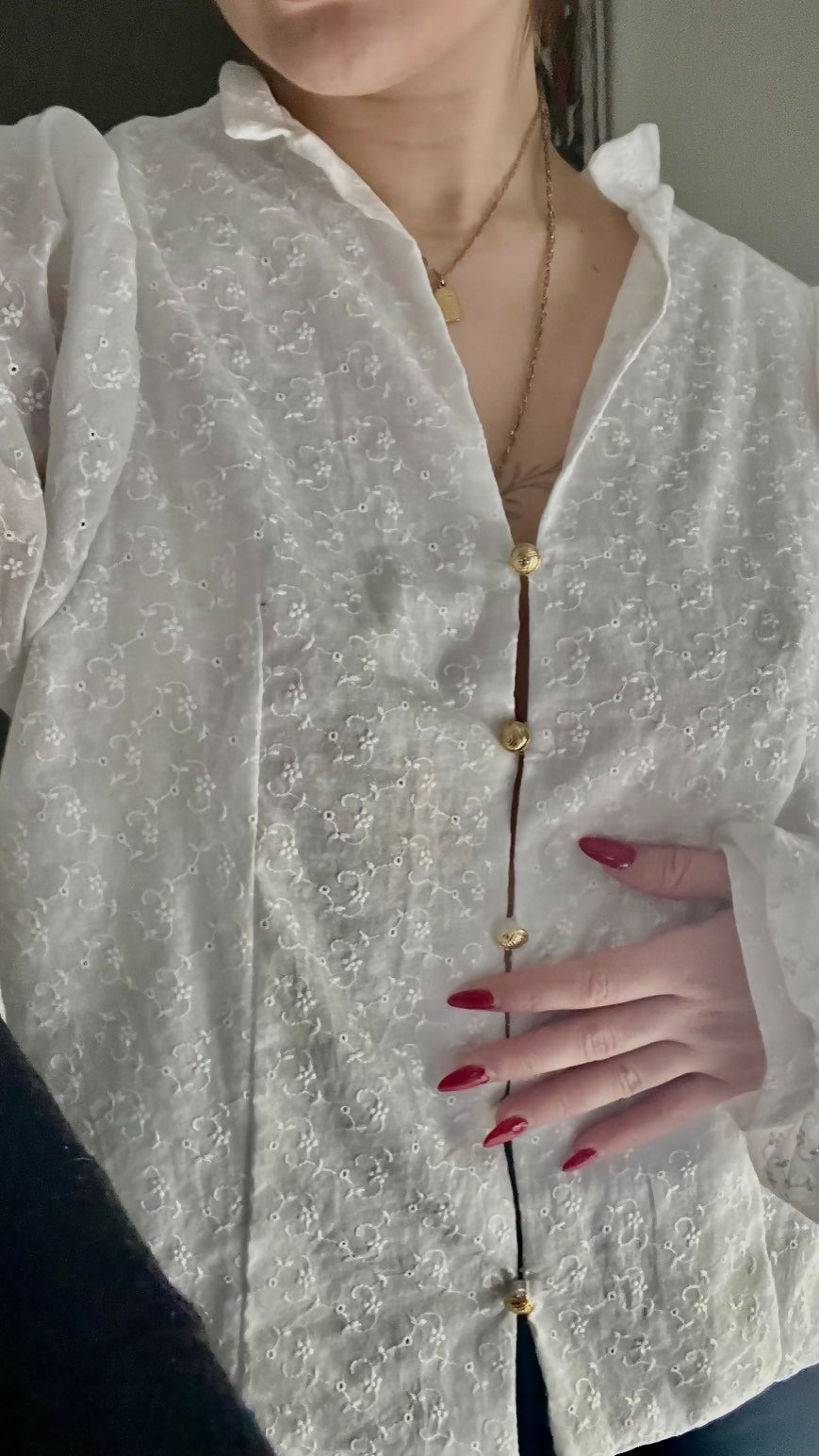 Chemisier blanc fait main à manches longues et bouffantes AMM Couture