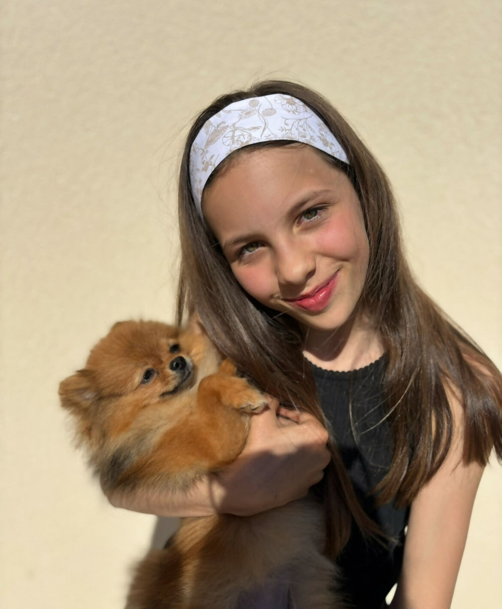 Bandeau fleuri beige fait main en France.